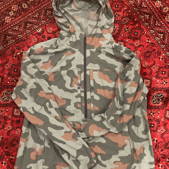 Mountain Hardwear “Echo Lake” windbreaker - Picture 2 of 4